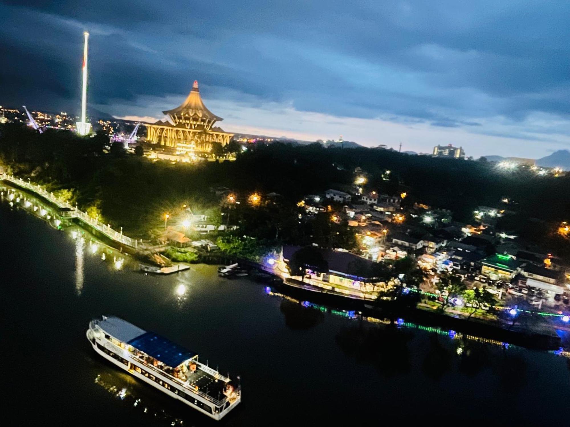 Kuching City Center Riverbank Suites With Marvelous River View Exterior foto